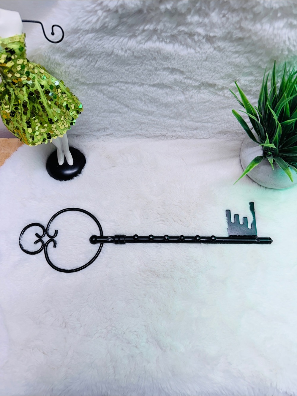 14” Large Decorative Metal Skeleton 💀 Key - Black 6 Key Holder